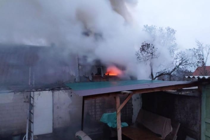 В Мелитополе тушили пожар на частном подворье